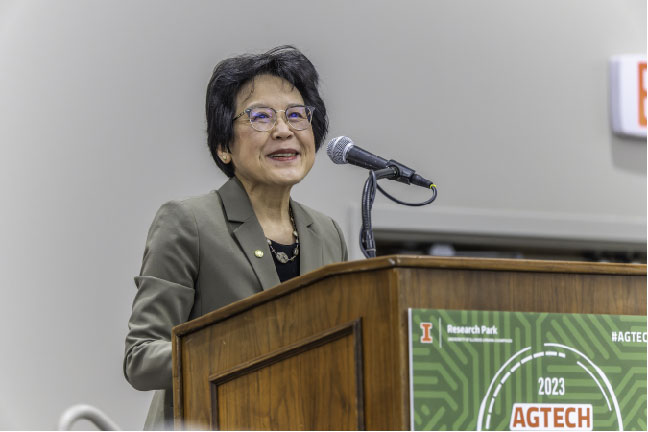 Dr. Lau announces a $5 million gift from AGCO to Parkland